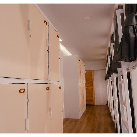 Near Me Hostel And Bistro 코타오 외부 사진